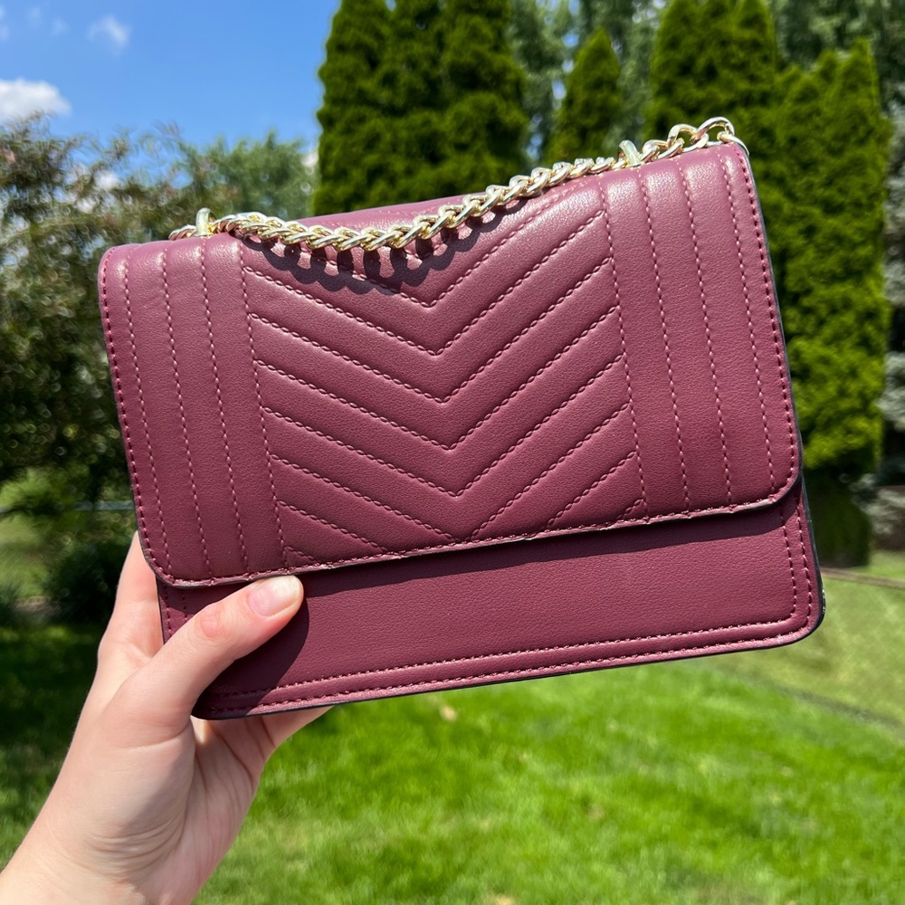 Burgundy Maroon Gold Detailing Chain Charming Charlie